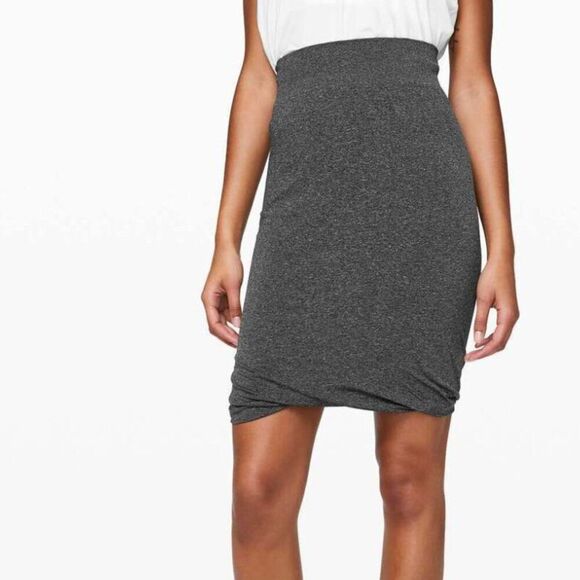 Lululemon Boulevard Bliss Skirt in Size 8 - Picture 1 of 9